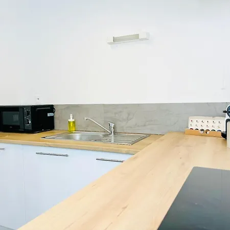 Elaina Apartment *
